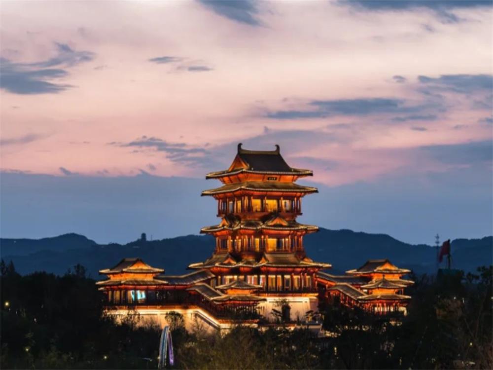 Chengdu: Enjoy leisure time and experience the bustling city