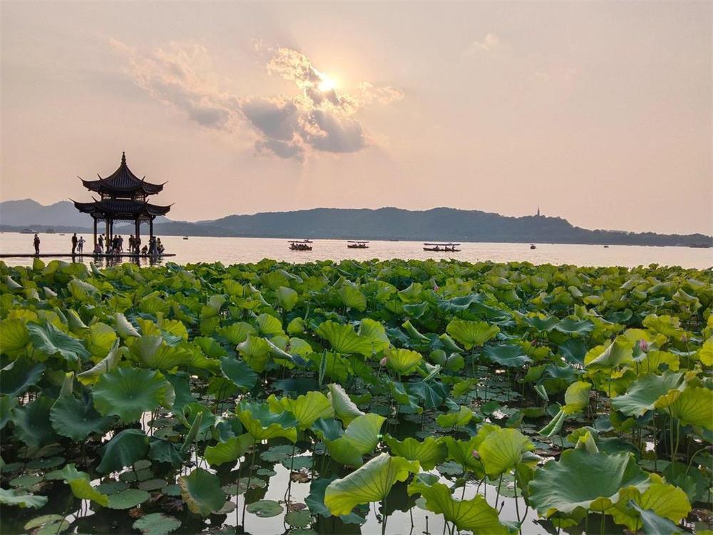 Hangzhou: Explore the culture of Songcheng, visit the Silk City, and dream of West Lake
