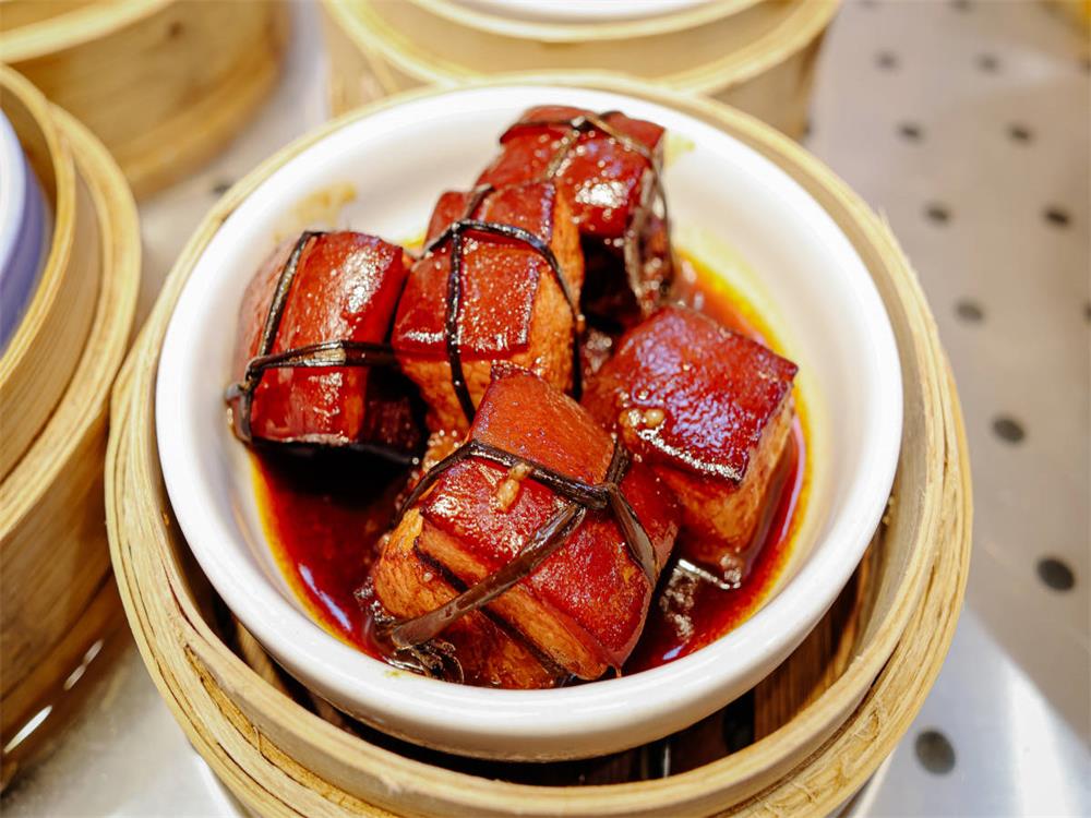 Hangzhou: Explore the culture of Songcheng, visit the Silk City, and dream of West Lake
