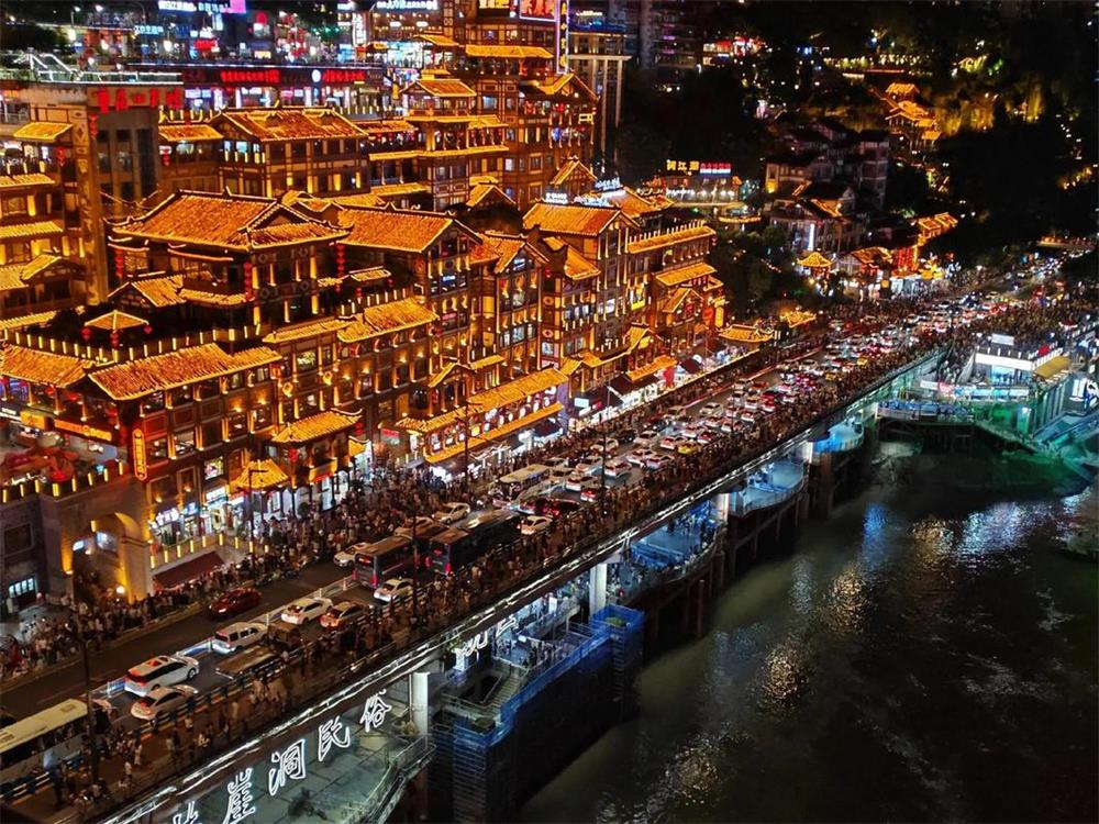 Chongqing: Experience the charm of the foggy city and enjoy the spiciness of the mountain city