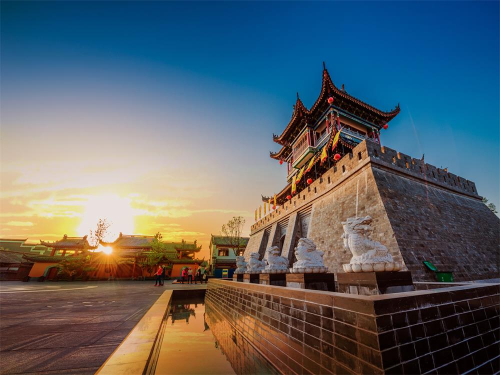 Explore the charm of Hunan, encounter the picturesque scenery of Wuling, and appreciate a unique charm