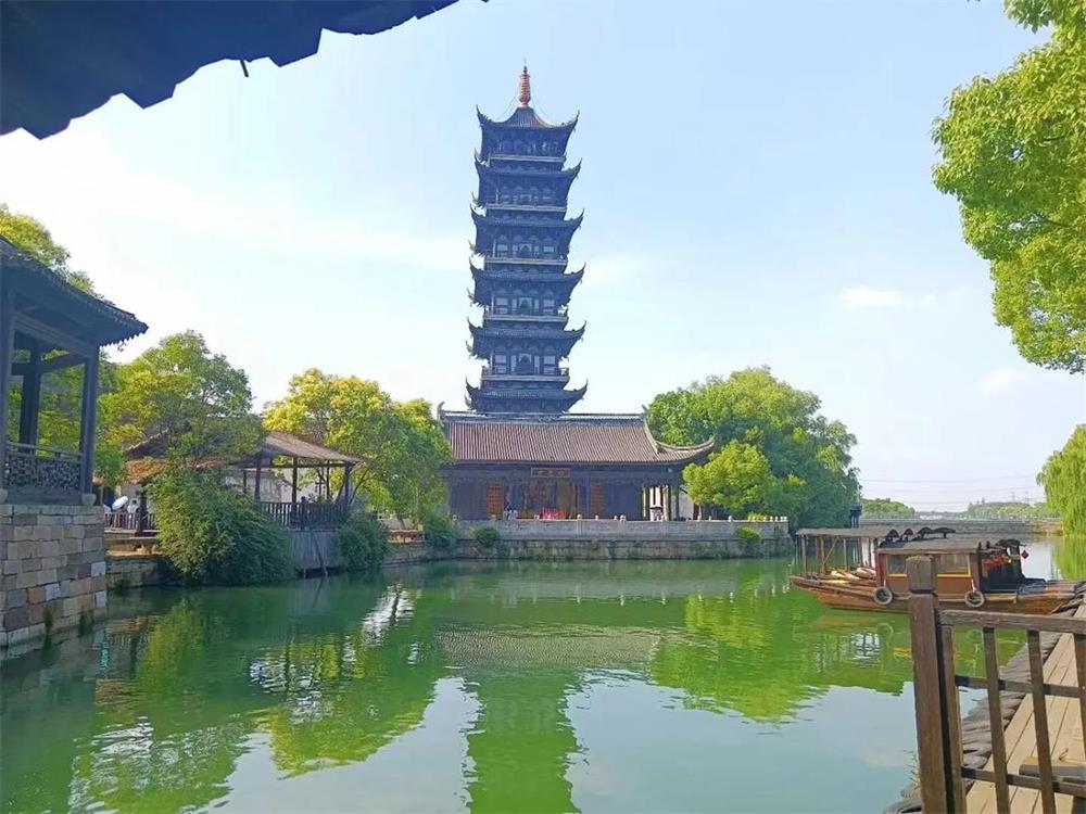Hangzhou: Explore the culture of Songcheng, visit the Silk City, and dream of West Lake