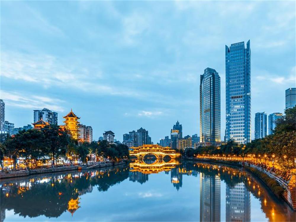 Chengdu: Enjoy leisure time and experience the bustling city