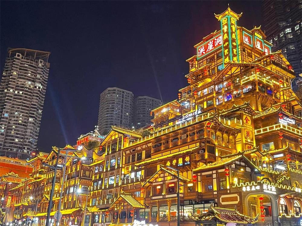 Chongqing: Experience the charm of the foggy city and enjoy the spiciness of the mountain city